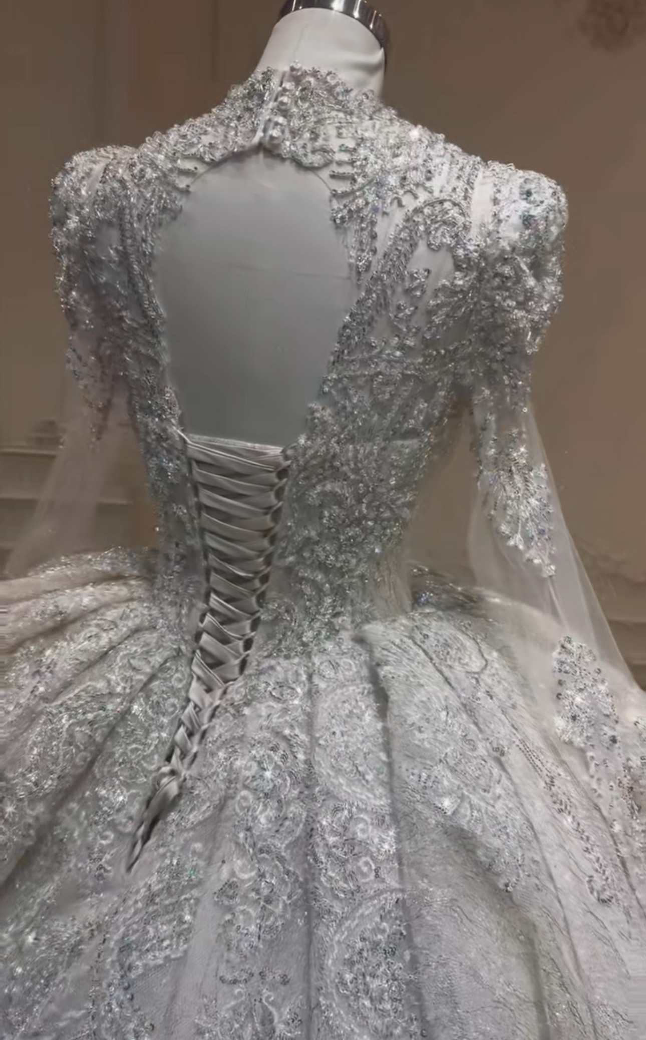 週見逃さない　シャンパン色　vネック　魅惑の刺繍　長袖　トレーンなし　高品質保証　編み上げ　パーティーフレアスカート結婚