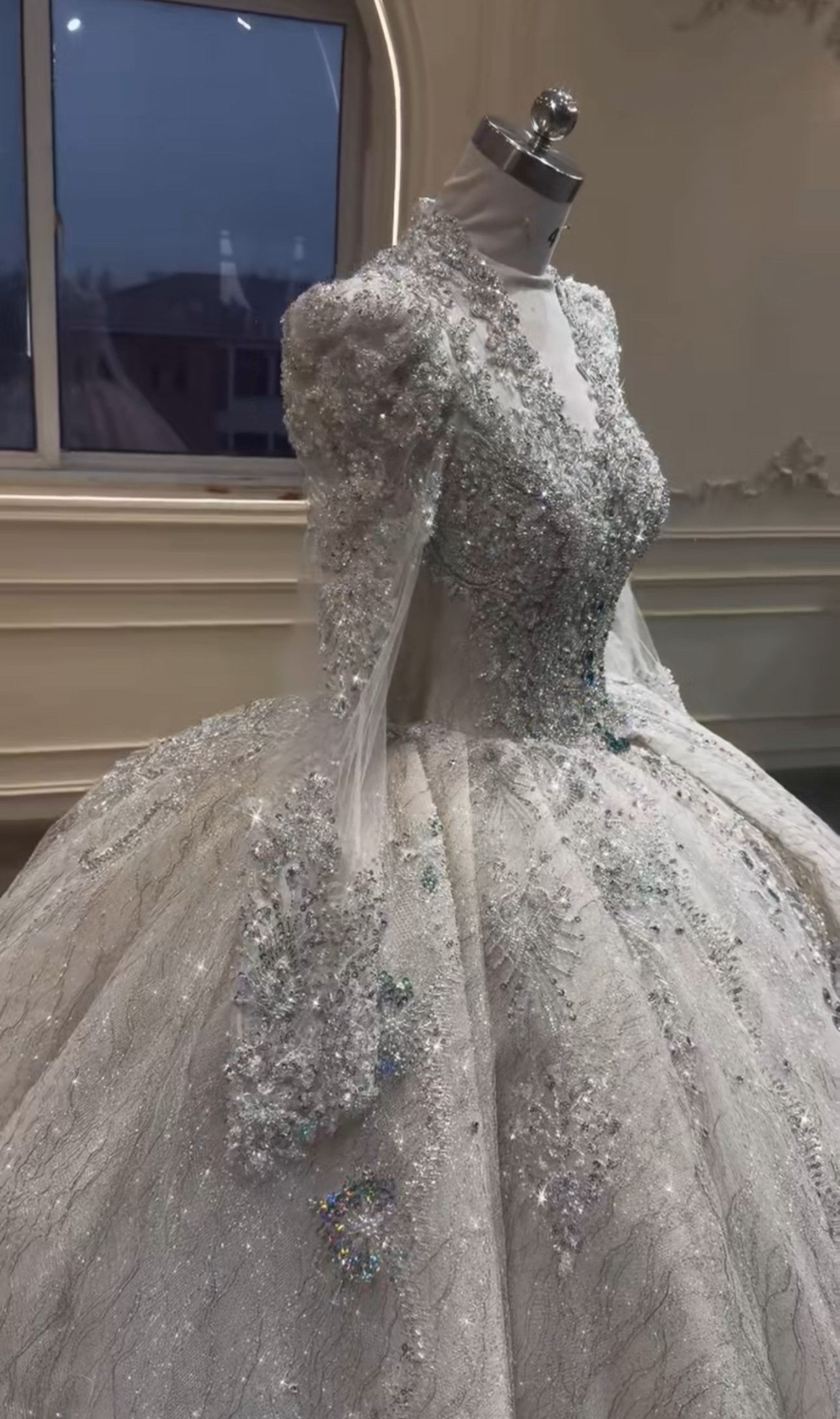 週見逃さない　シャンパン色　vネック　魅惑の刺繍　長袖　トレーンなし　高品質保証　編み上げ　パーティーフレアスカート結婚