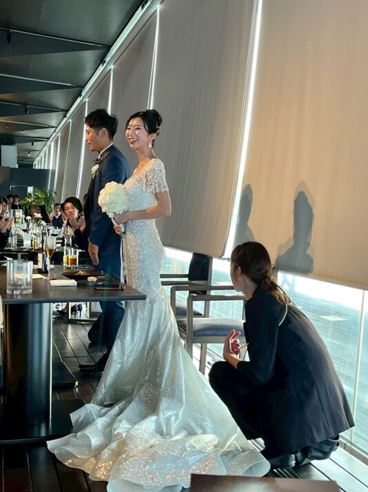 実例写真！ウェディングドレス 半袖 編み上げ 韓国風ドレス ビジュー マーメイド トレーン 結婚式 バックレス