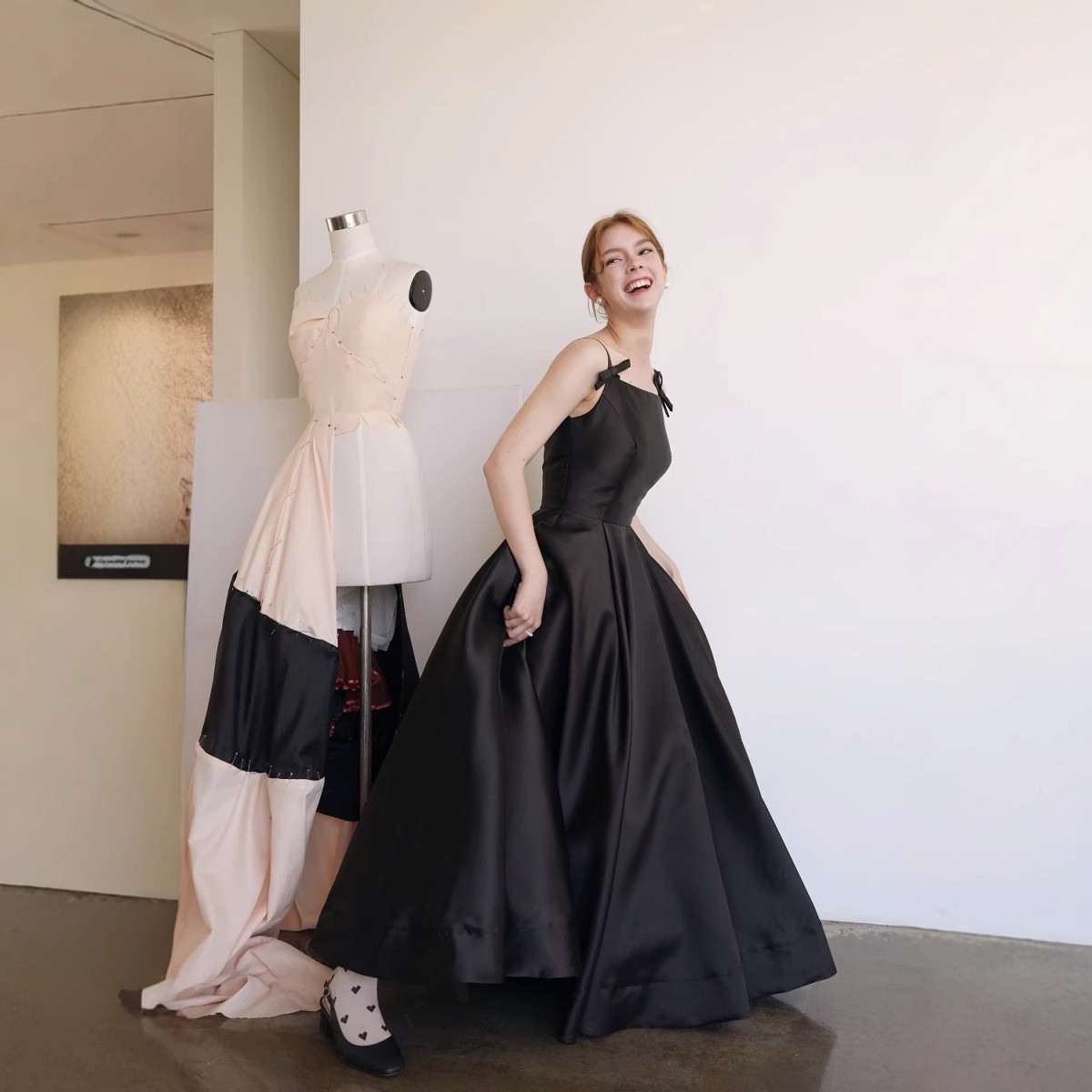 高級感 ノースリーブ 黒 サテン パーティードレス 韓国風 パーティー 誕生日 演奏会 二次会 前撮り HL460