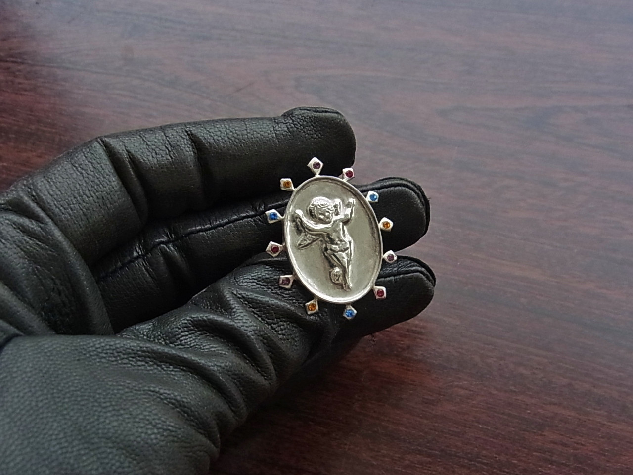 エンジェルピン　シルバー925のピンバッジはゆめかわでアンティーク風味