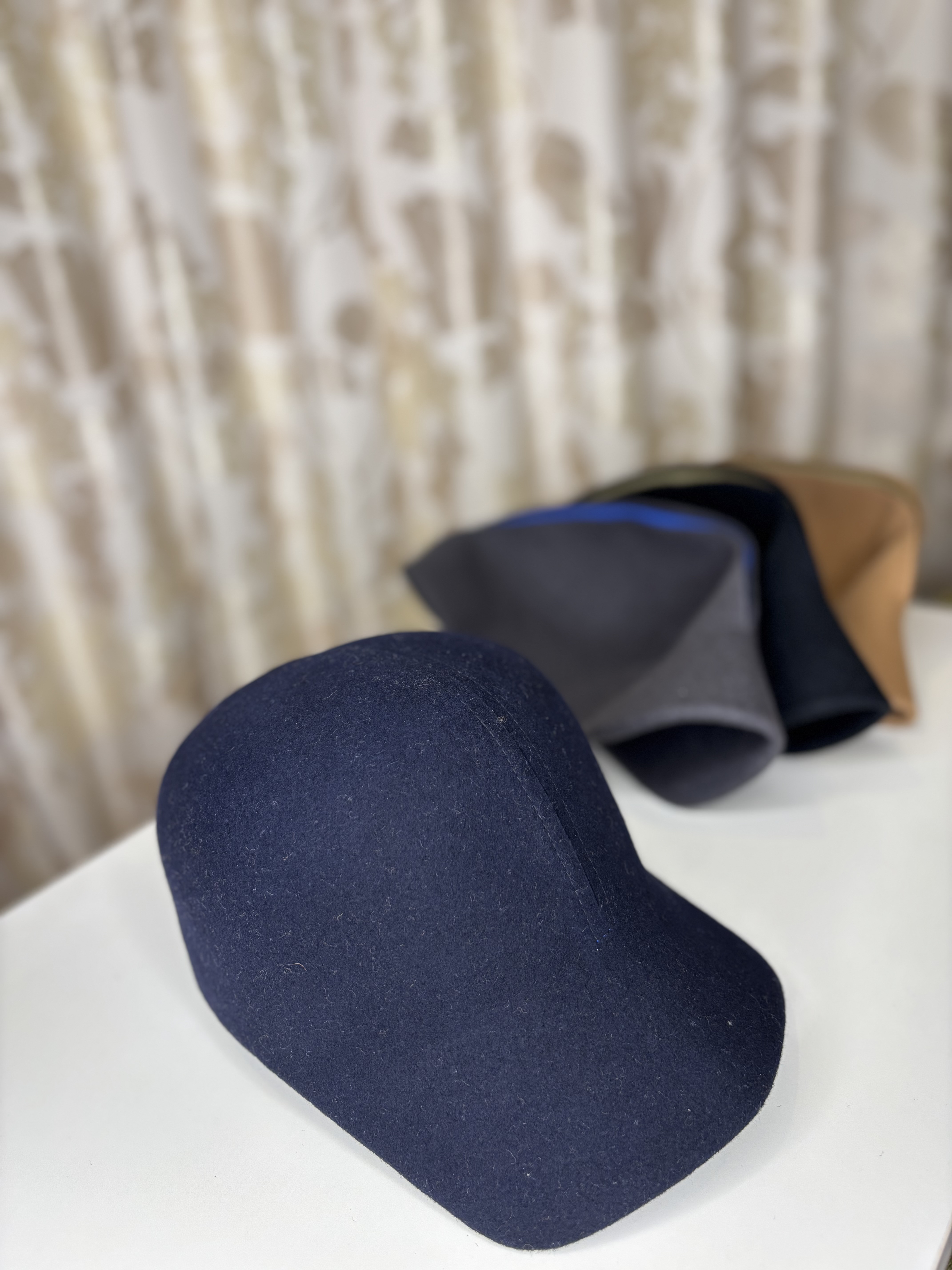 【送料無料】畳めるデザインの上質なキャップ　ネイビー