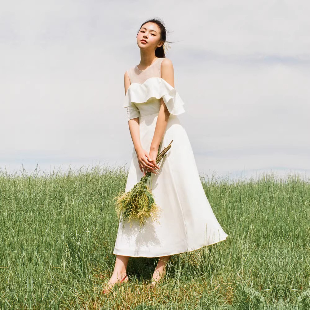 オフショルダー 白 黒 サテン パーティードレス シンプル 韓国風 花嫁 パーティー 演奏会 二次会 前撮り HL462