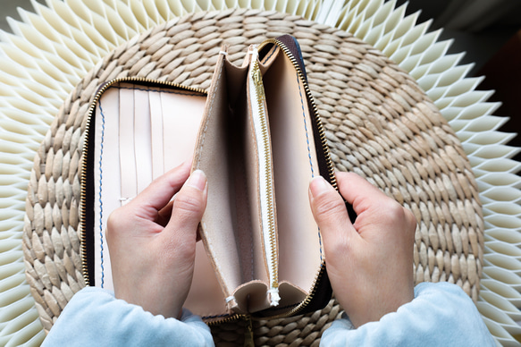 【限定価格】大容量牛革手作りファスナー長財布トラベルケース 女性財布　手染め / 総手縫い 13枚目の画像