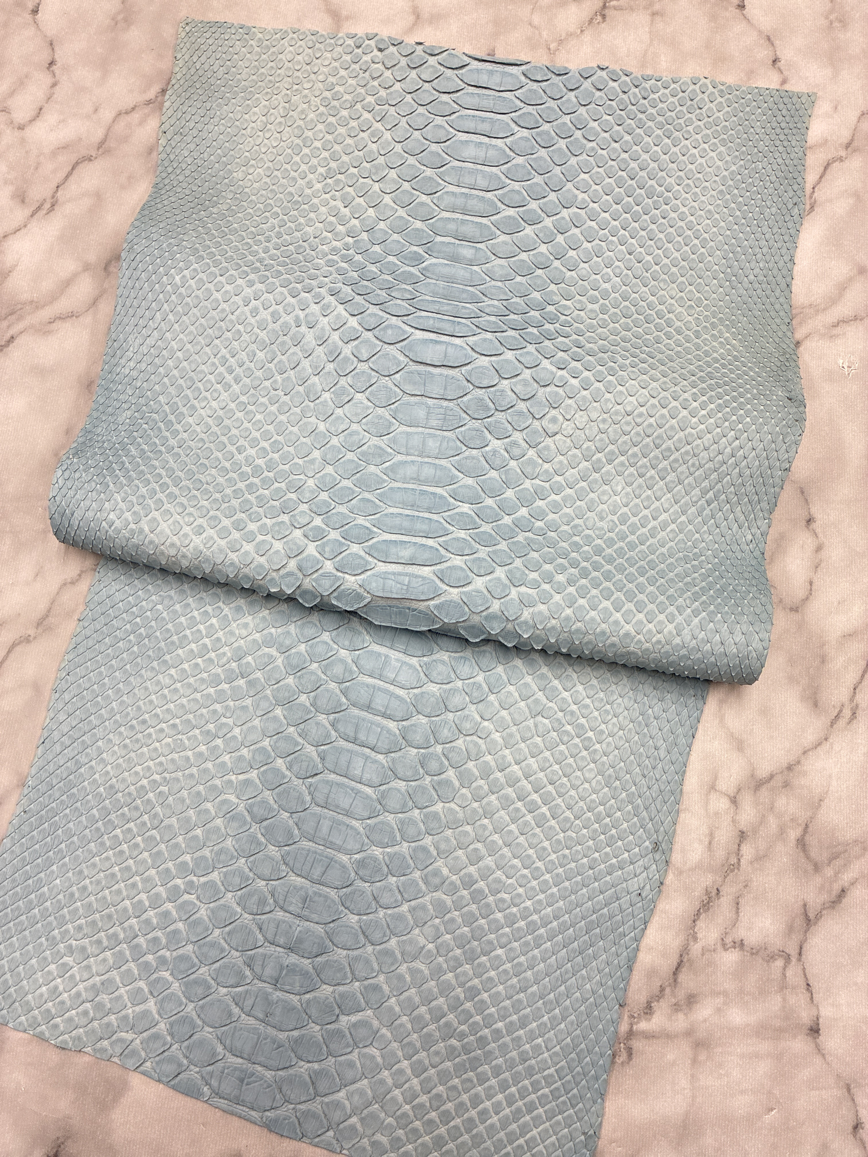 パイソン ヘビ革 スカイブルー×マット 86cm_P255