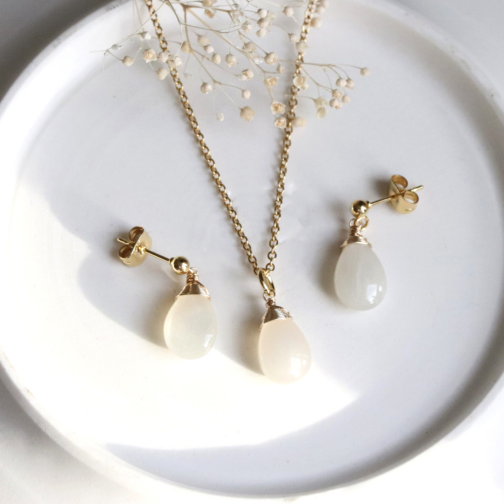 月光のホワイトムーンストーン ピアス＆ネックレスセット｜天然石｜サージカルステンレス —Moonlight—