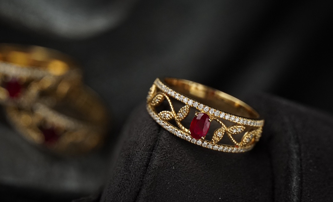 「枝葉」K18  天然ルビー　天然ダイヤモンド　リング　純愛　女性　女王