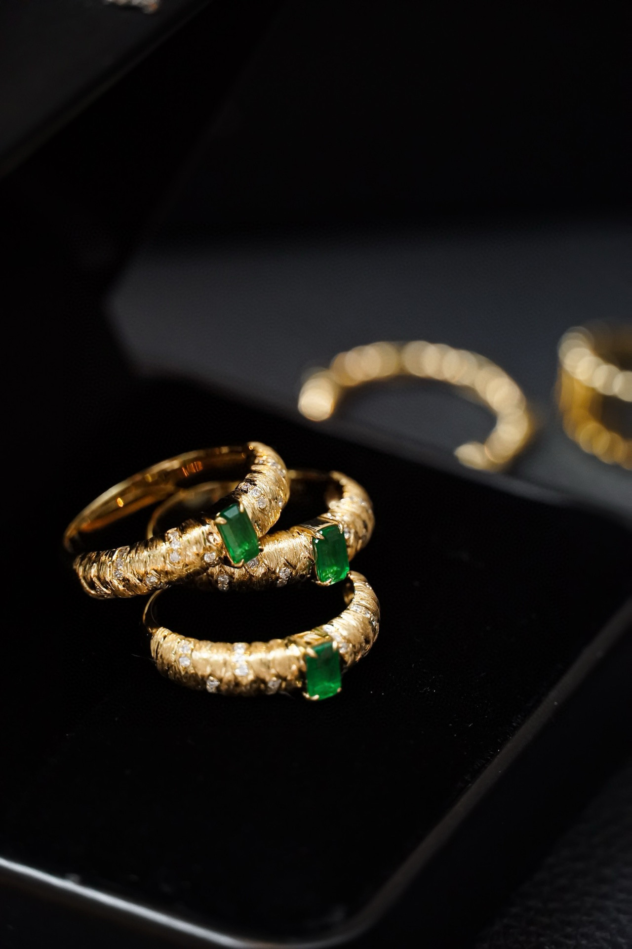 「チュール」K18 天然エメラルド　春　並び無い　高貴　5月誕生石　上品　天然ダイヤモンド リング