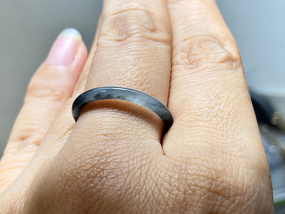 L15-01 細身 氷種 16.5号 黒翡翠 グアテマラ産 A貨 本翡翠 くりぬき リング 9枚目の画像