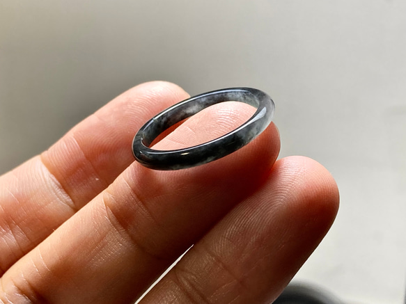 L15-01 細身 氷種 16.5号 黒翡翠 グアテマラ産 A貨 本翡翠 くりぬき リング 6枚目の画像