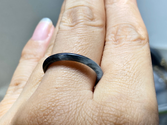 L15-01 細身 氷種 16.5号 黒翡翠 グアテマラ産 A貨 本翡翠 くりぬき リング 8枚目の画像