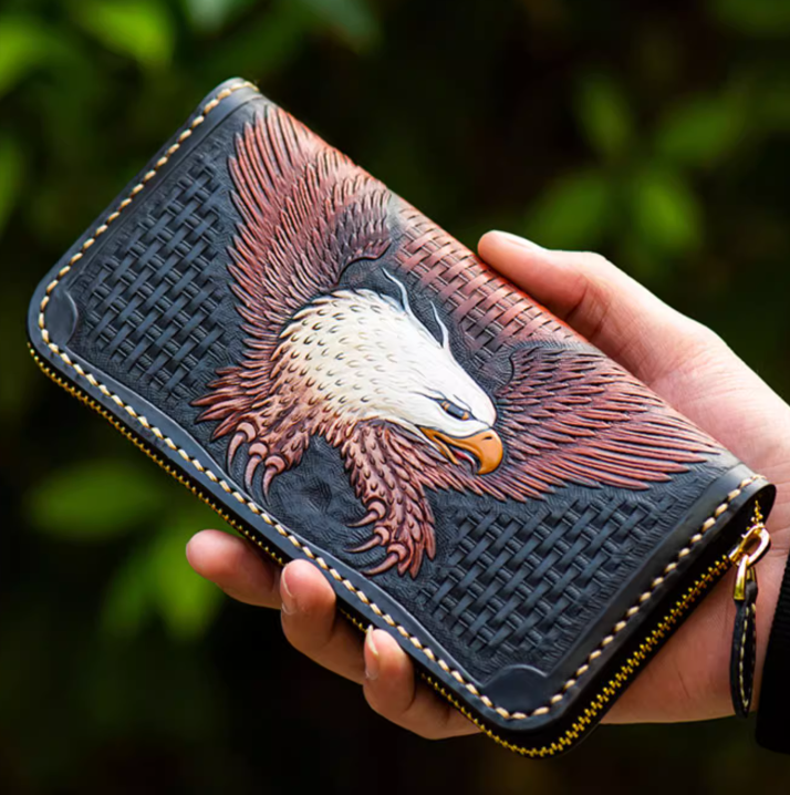 最高級の牛革を使用した、手作りのファスナー付き長財布