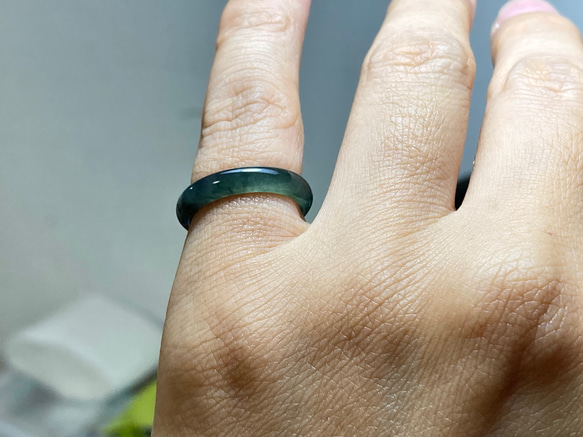 L15-02 ピンキーリング 氷種 6.0号 グアテマラ産 A貨 本翡翠 くりぬき リング 黒翡翠 11枚目の画像