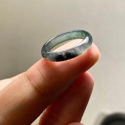 L15-02 ピンキーリング 氷種 6.0号 グアテマラ産 A貨 本翡翠 くりぬき リング 黒翡翠 2枚目の画像