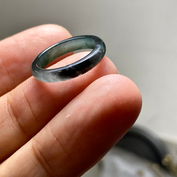 L15-02 ピンキーリング 氷種 6.0号 グアテマラ産 A貨 本翡翠 くりぬき リング 黒翡翠 6枚目の画像