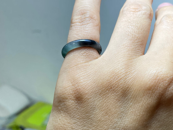 L15-02 ピンキーリング 氷種 6.0号 グアテマラ産 A貨 本翡翠 くりぬき リング 黒翡翠 10枚目の画像