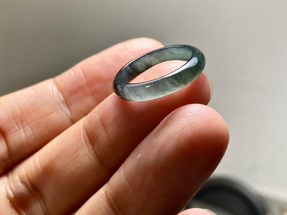 L15-02 ピンキーリング 氷種 6.0号 グアテマラ産 A貨 本翡翠 くりぬき リング 黒翡翠 3枚目の画像