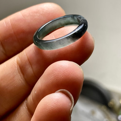 L15-02 ピンキーリング 氷種 6.0号 グアテマラ産 A貨 本翡翠 くりぬき リング 黒翡翠 9枚目の画像