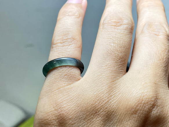 L15-02 ピンキーリング 氷種 6.0号 グアテマラ産 A貨 本翡翠 くりぬき リング 黒翡翠 12枚目の画像