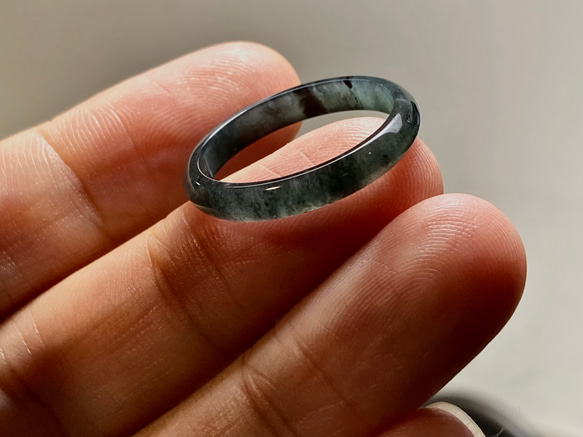 L15-03 氷糯種 18.0号 黒翡翠 グアテマラ産 A貨 本翡翠 くりぬき リング 4枚目の画像