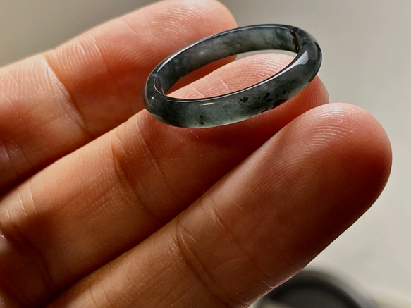 L15-03 氷糯種 18.0号 黒翡翠 グアテマラ産 A貨 本翡翠 くりぬき リング 5枚目の画像