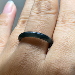 L15-03 氷糯種 18.0号 黒翡翠 グアテマラ産 A貨 本翡翠 くりぬき リング 12枚目の画像