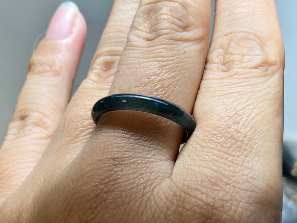 L15-03 氷糯種 18.0号 黒翡翠 グアテマラ産 A貨 本翡翠 くりぬき リング 12枚目の画像