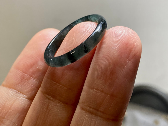 L15-03 氷糯種 18.0号 黒翡翠 グアテマラ産 A貨 本翡翠 くりぬき リング 10枚目の画像