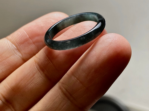 L15-03 氷糯種 18.0号 黒翡翠 グアテマラ産 A貨 本翡翠 くりぬき リング 6枚目の画像