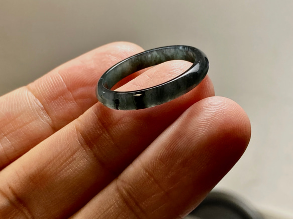 L15-03 氷糯種 18.0号 黒翡翠 グアテマラ産 A貨 本翡翠 くりぬき リング 2枚目の画像