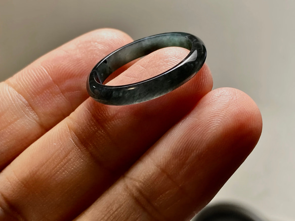 L15-03 氷糯種 18.0号 黒翡翠 グアテマラ産 A貨 本翡翠 くりぬき リング 3枚目の画像