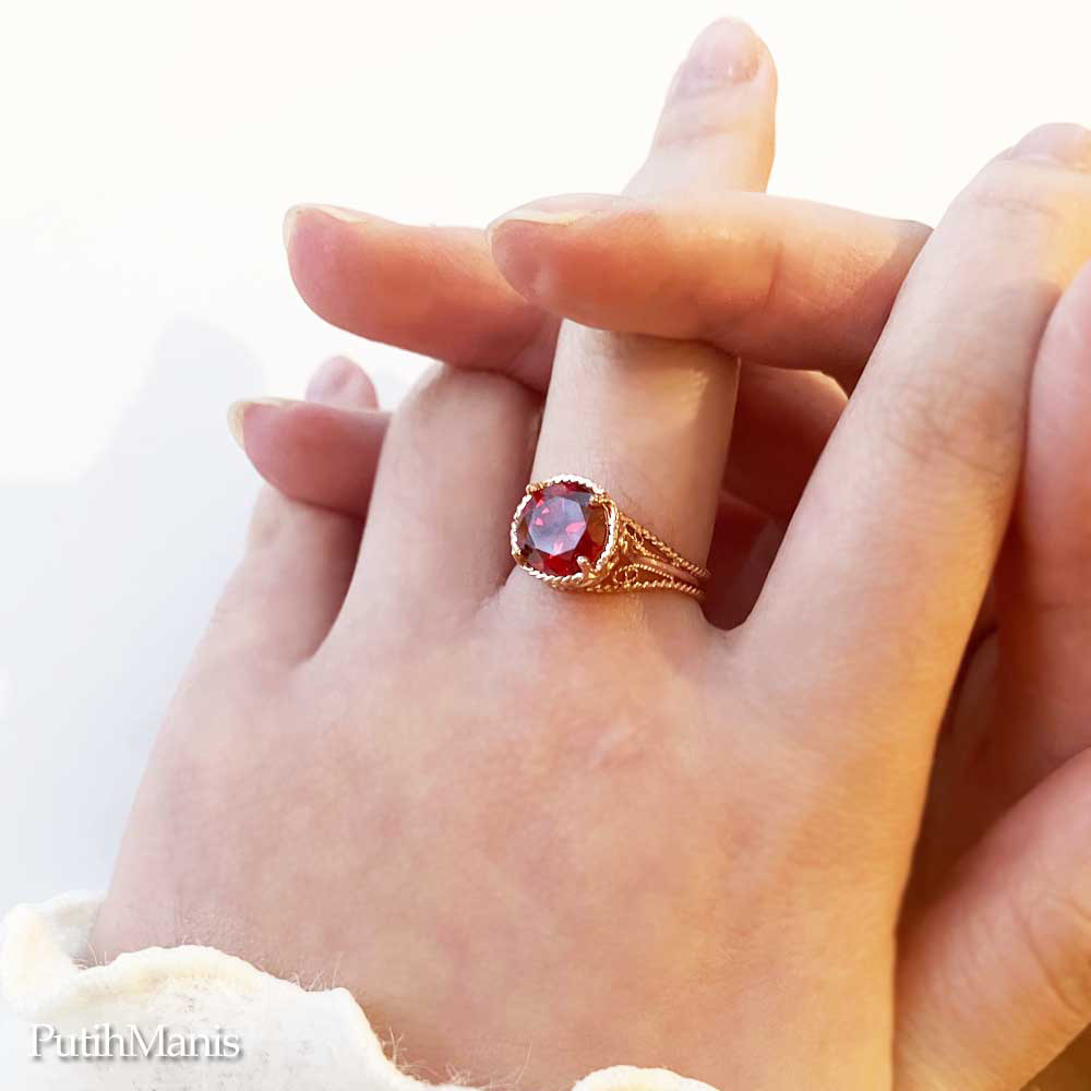 １月ガーネットカラー＊透かしの台座に赤いCZストーンが映えるリング [fil1601-r-g]