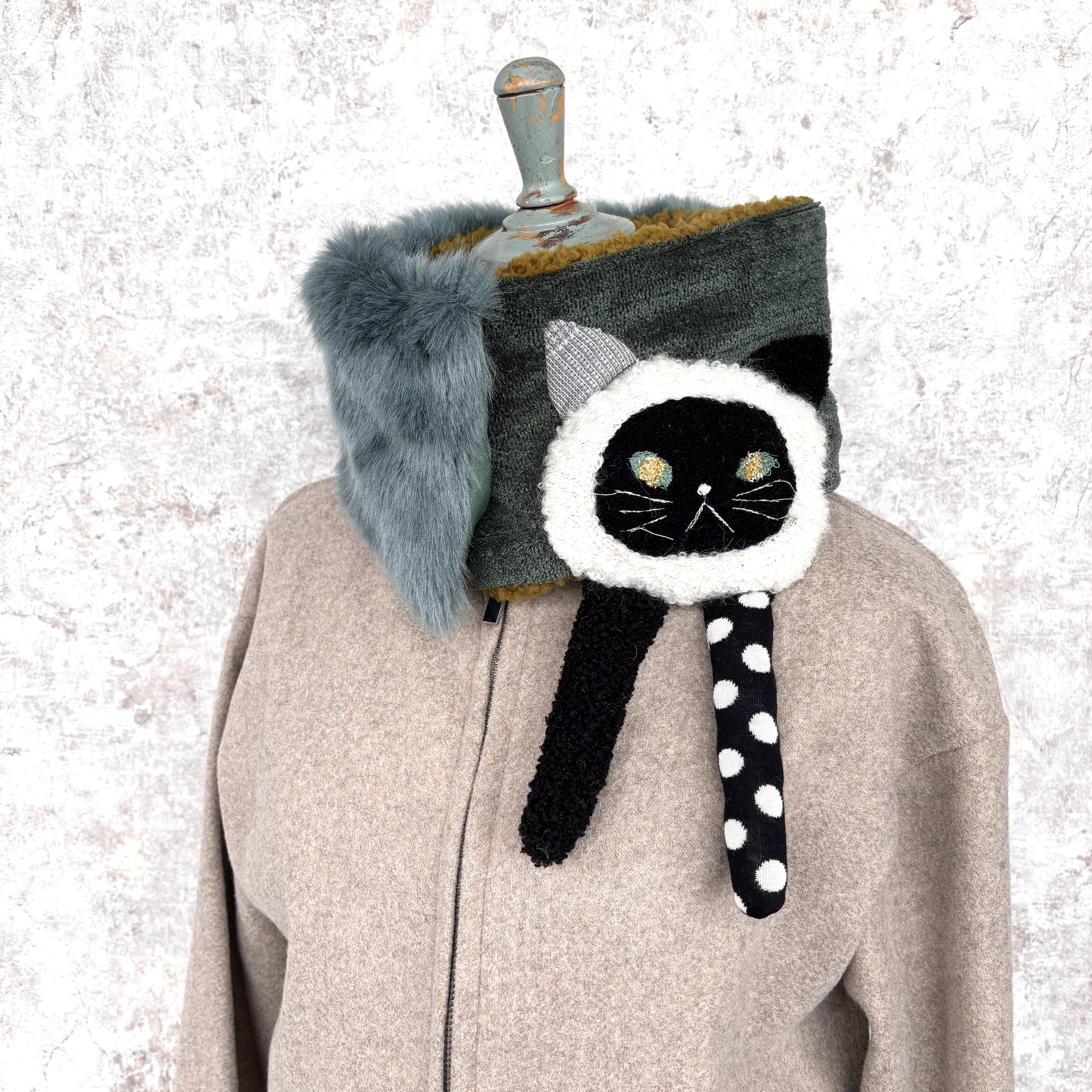 kieu✴︎白猫になりたかった黒猫スヌード。簡単装着‼︎マグネットスヌード。