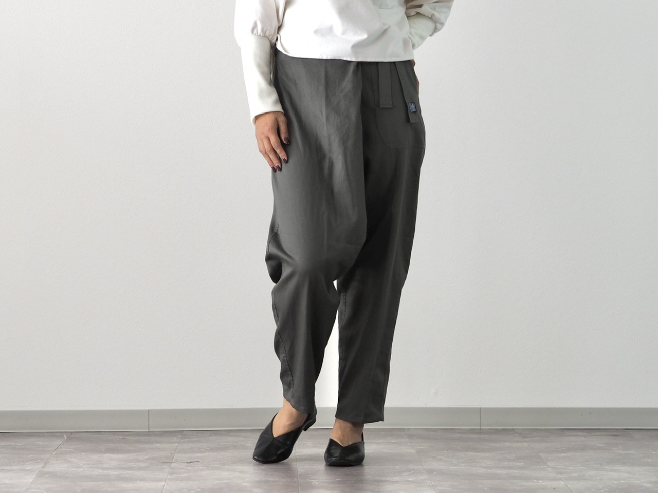 寒い季節も◎/丈感選べる/ラップ風テーパードパンツ《ダークグレー》