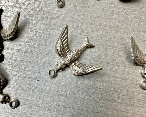 60s ヴィンテージ 鳥モチーフメタルチャームパーツ シルバー（2個