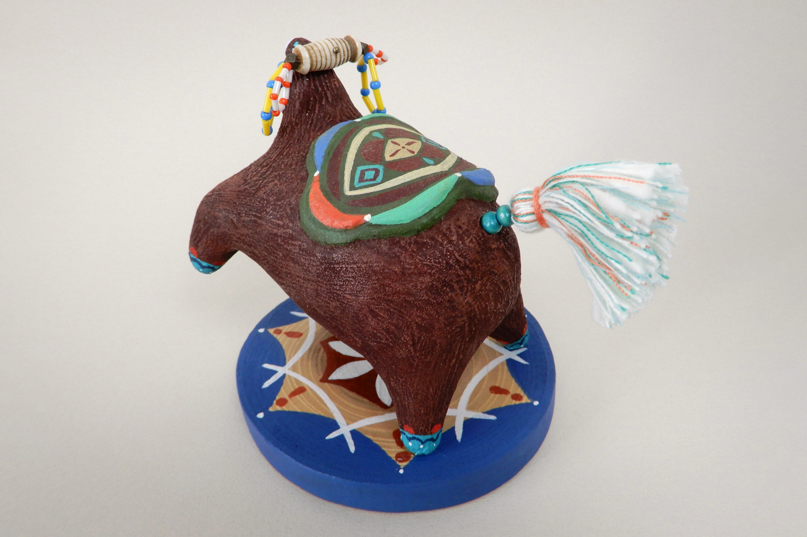 いつかのどこかの馬の人形　おめかしさん