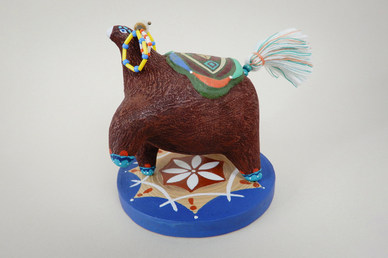 いつかのどこかの馬の人形　おめかしさん