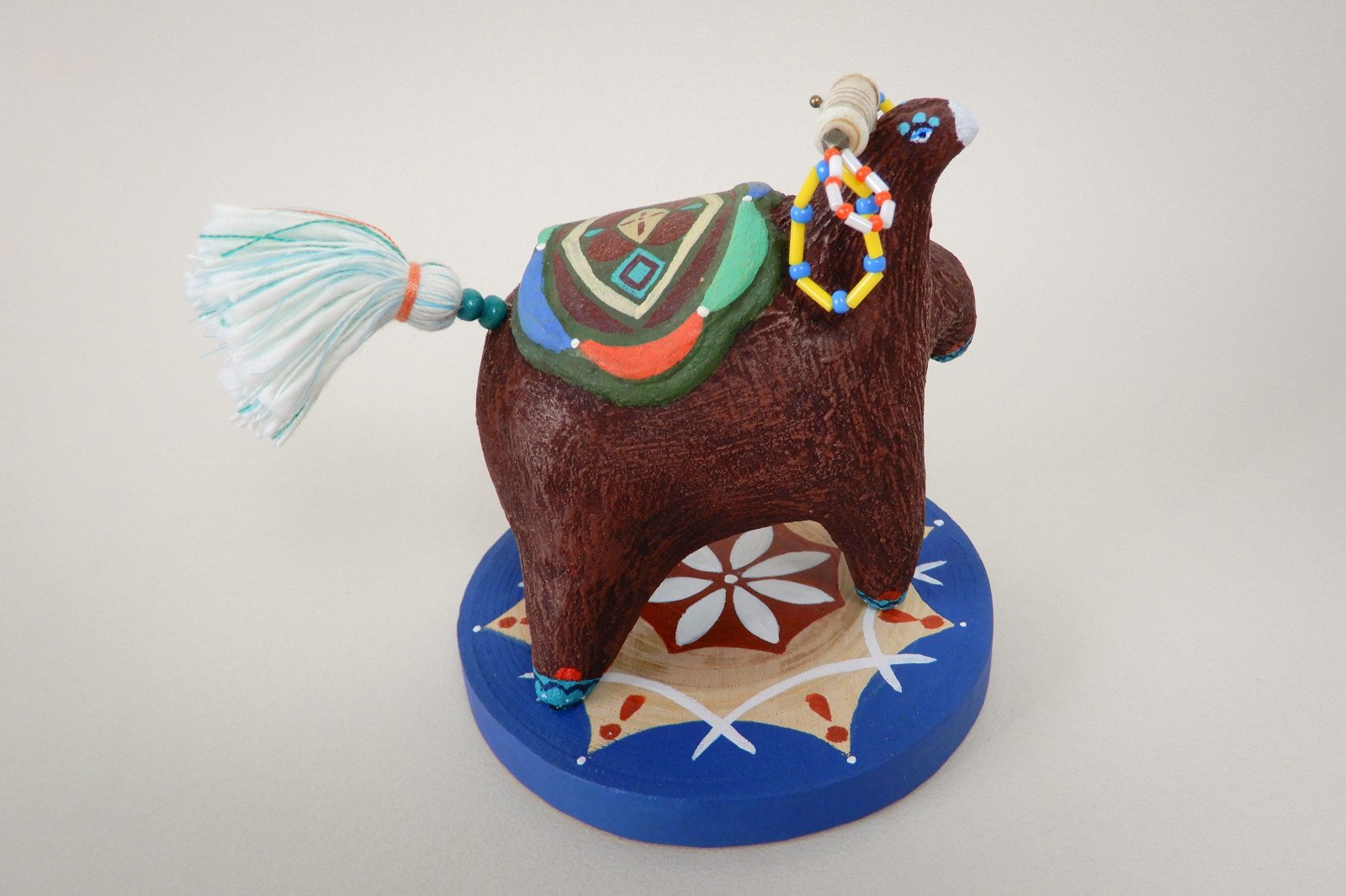 いつかのどこかの馬の人形　おめかしさん