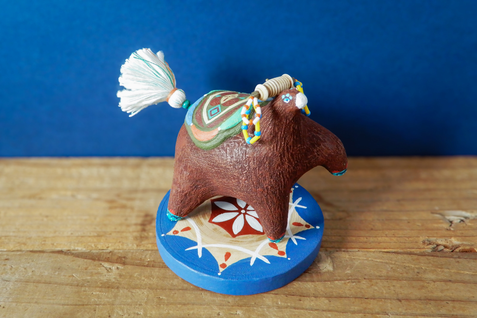 いつかのどこかの馬の人形　おめかしさん