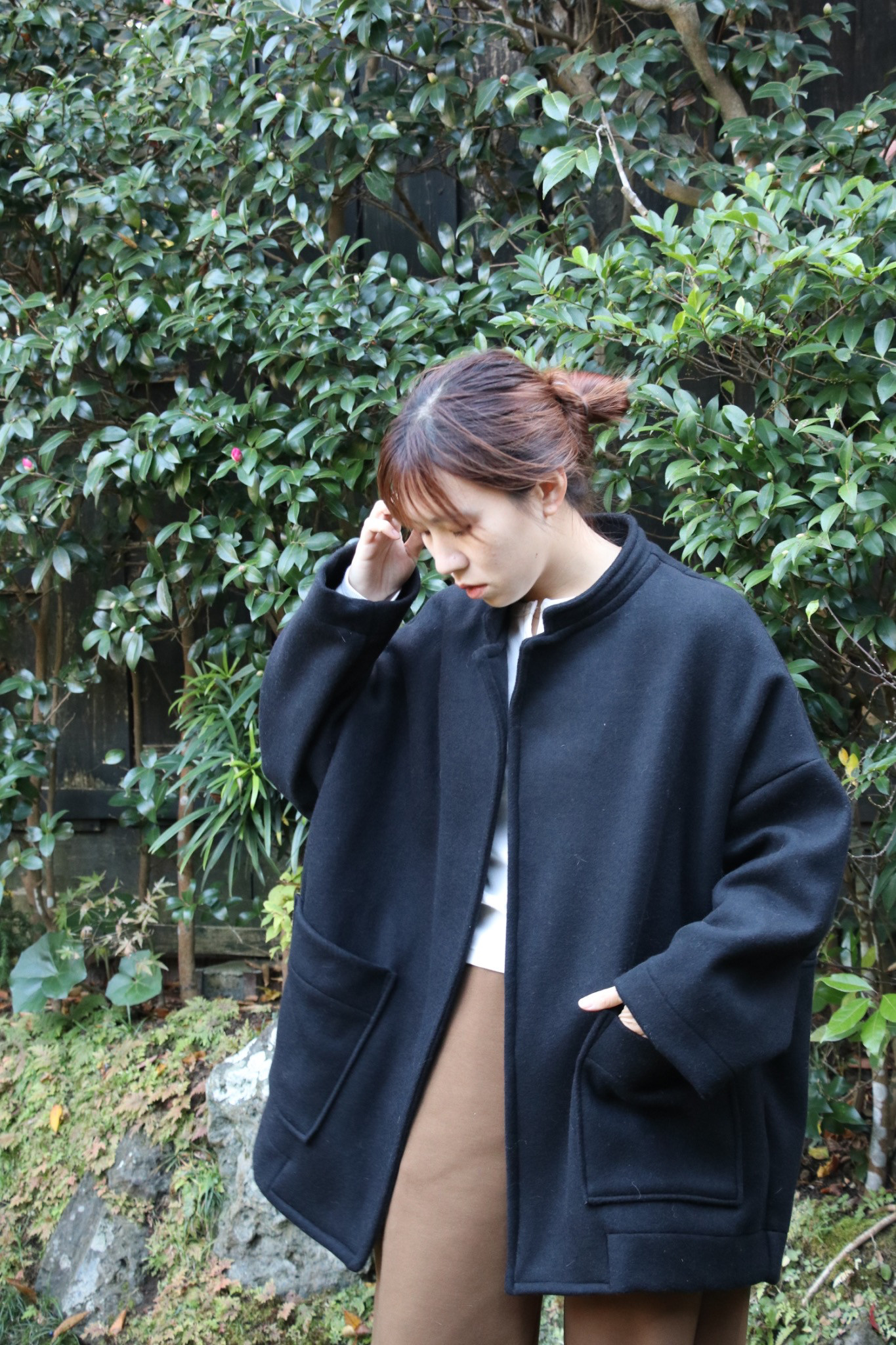 圧縮ウールのバンドカラーコート（黒）