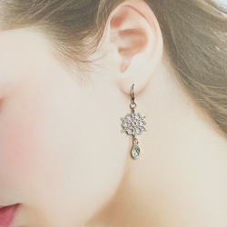 雪の結晶とクリスタルのノンホールピアス-初雪 5枚目の画像