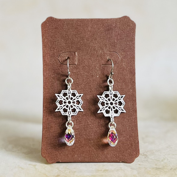 雪の結晶とクリスタルのノンホールピアス-初雪 3枚目の画像