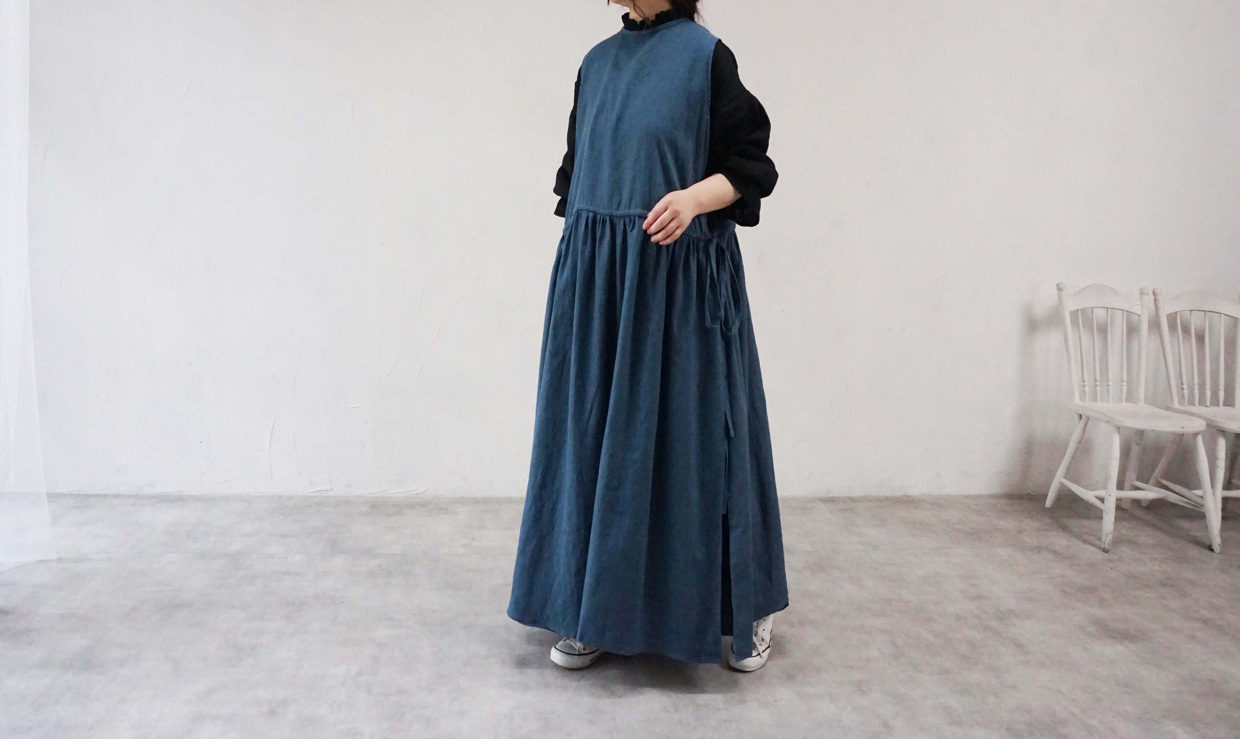 ブルーグレーナチュラルなエプロンワンピース