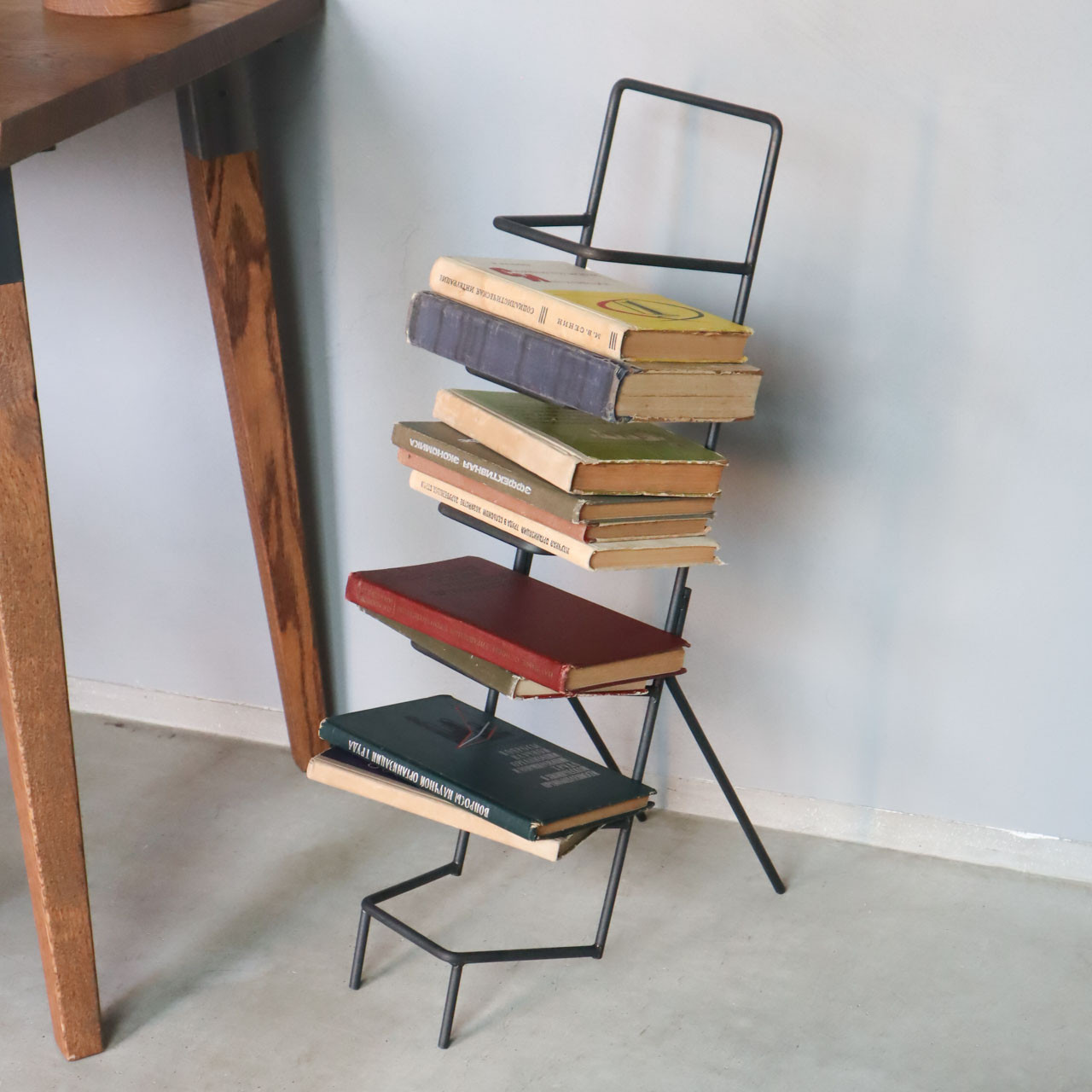 ＼送料無料／[Iron Book Apartment]アイアンブックスタンド 本 ブックタワー 本棚 軽量 -319-