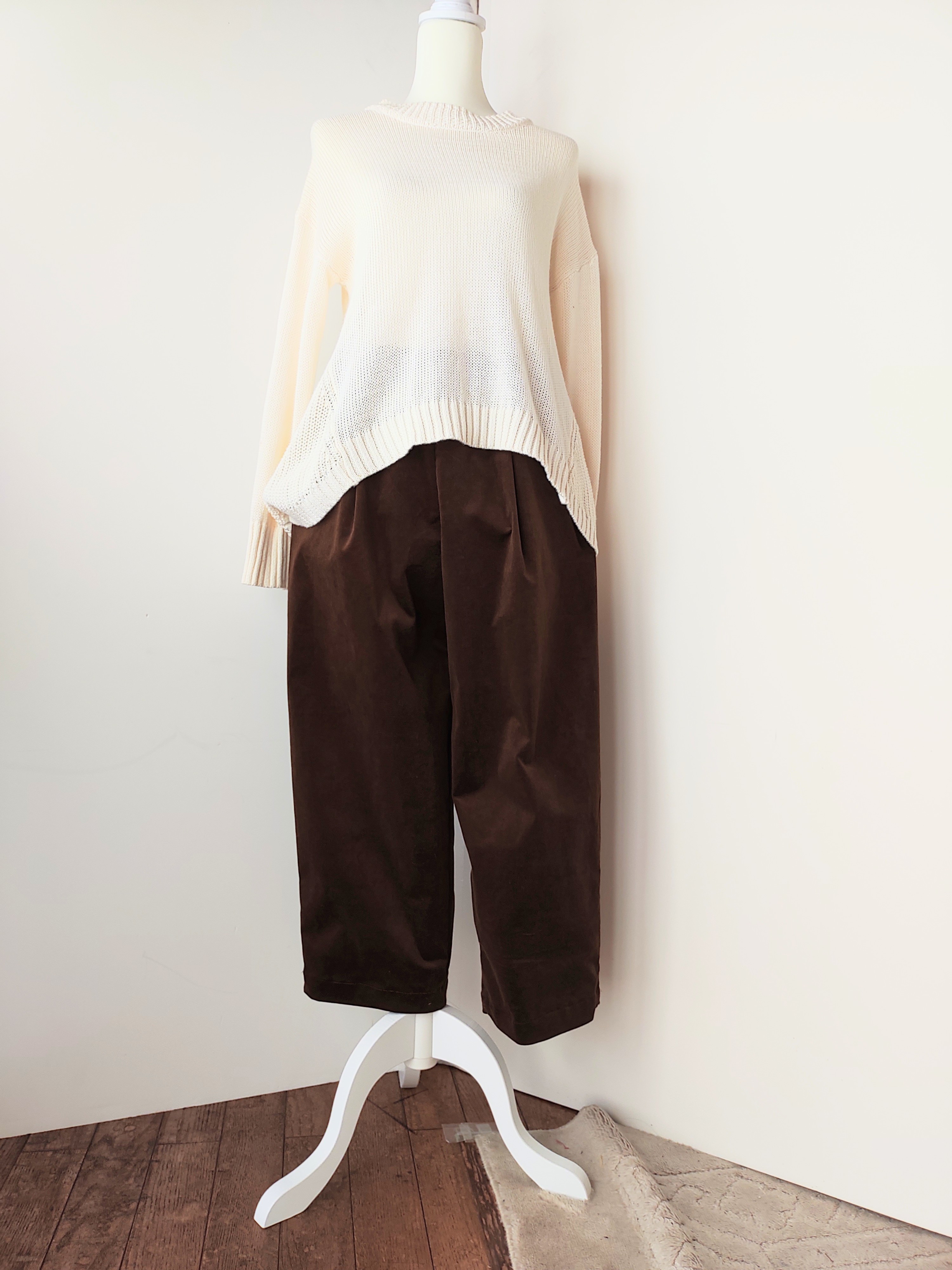 〈お肌に優しい〉ちょっと厚めストレッチコーディロイゆったりテーパードパンツ