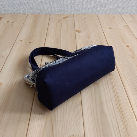 リバティ　トートバッグ型　大きめがま口ポーチ　16.5cm口金　通帳ケース　お薬手帳ケース　花柄　エイブリ　491 6枚目の画像