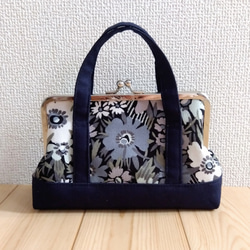 リバティ　トートバッグ型　大きめがま口ポーチ　16.5cm口金　通帳ケース　お薬手帳ケース　花柄　エイブリ　491 1枚目の画像