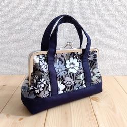 リバティ　トートバッグ型　大きめがま口ポーチ　16.5cm口金　通帳ケース　お薬手帳ケース　花柄　エイブリ　491 2枚目の画像