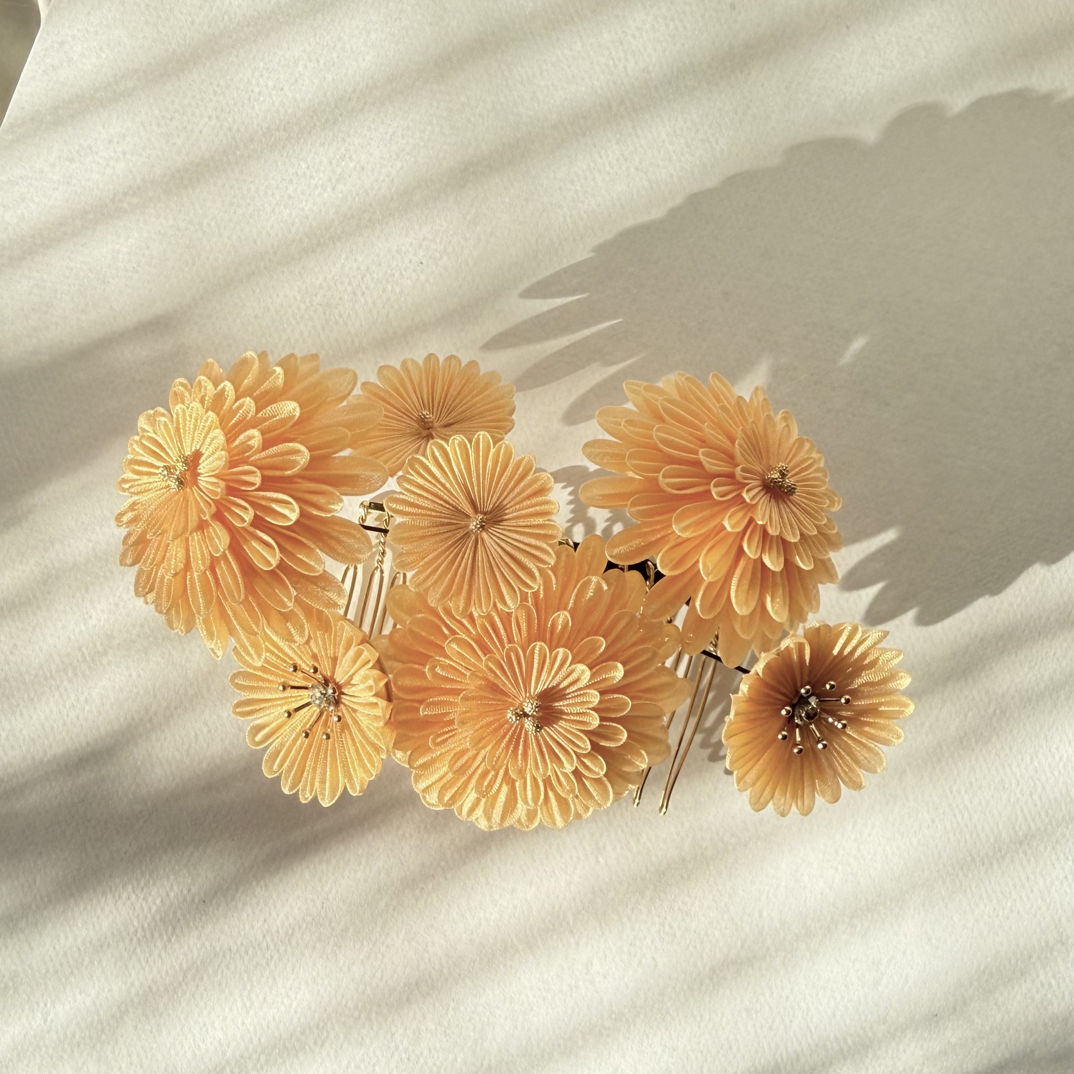 hitoiroシリーズ〈 outou (黄桃) 〉∥ つまみ細工かんざし