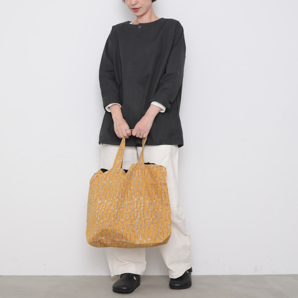 Gender-free tops / charcoal checked pattern 4枚目の画像